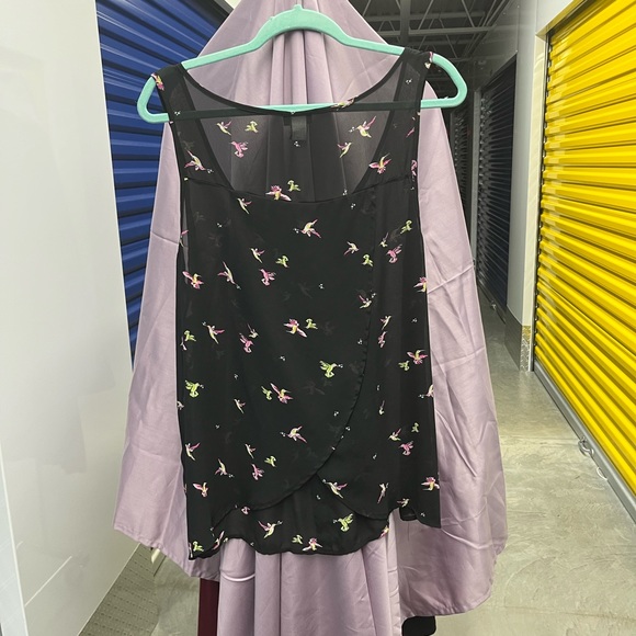 Torrid | Black Hummingbird Print Chiffon Tulip Back Sleeveless Top | size 1 - Picture 5 of 5